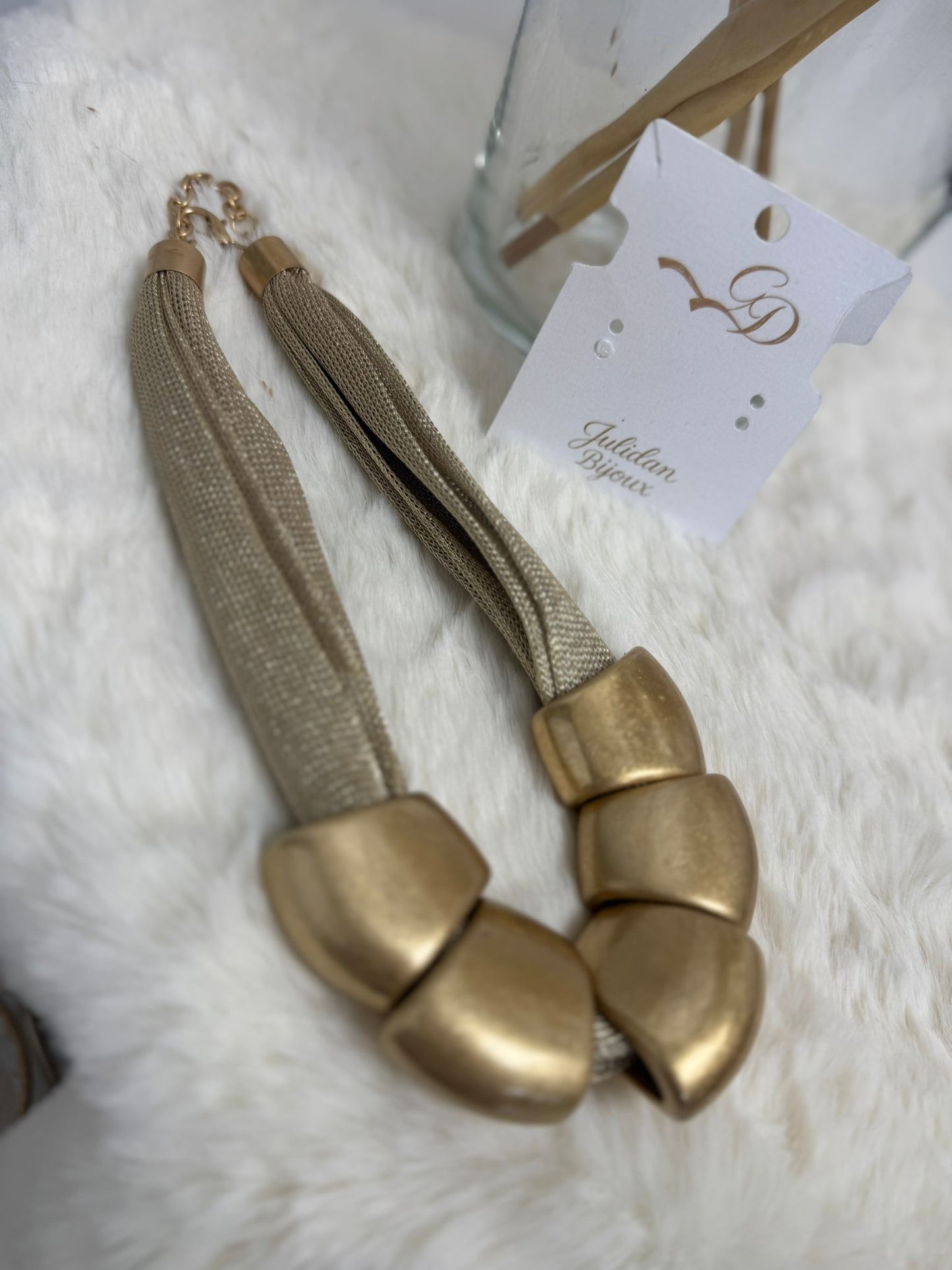 Collana in metallo dorato