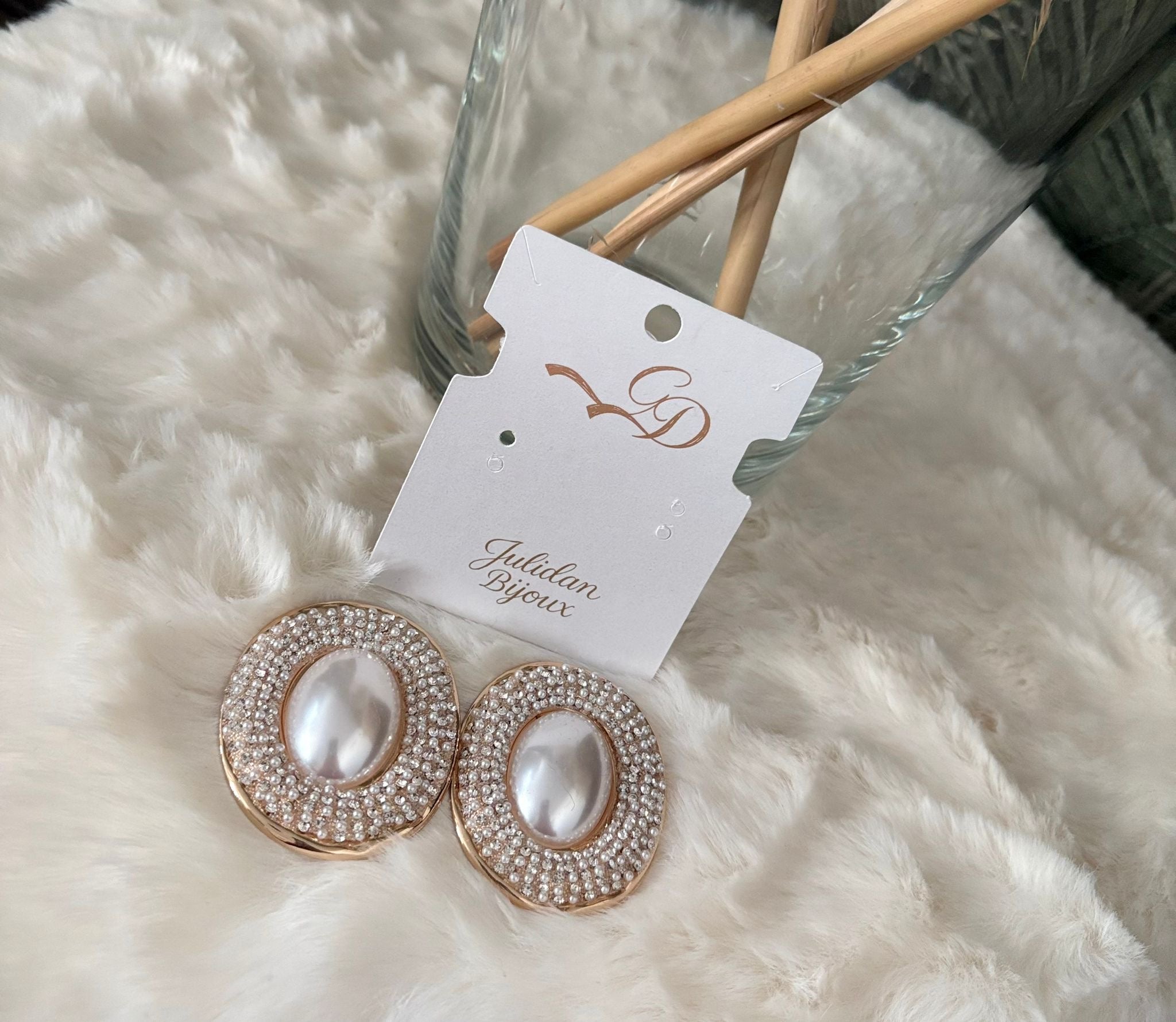 Orecchini bottoni strass con clip – Indaco Shop Orecchini bottoni strass con clip – Indaco Shop