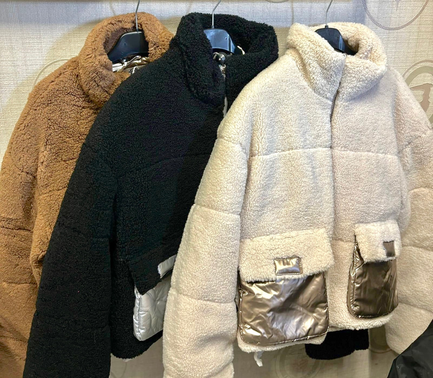 Giubbotto teddy con tasconi