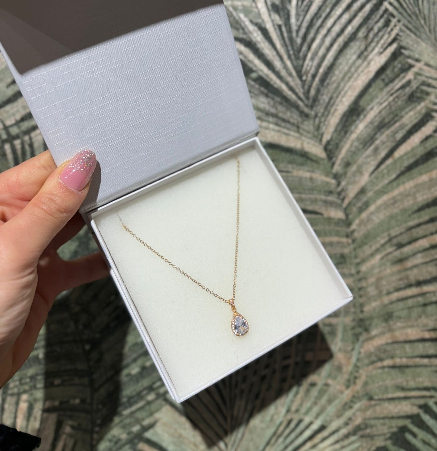 Collana goccia con zircone incastonato base oro