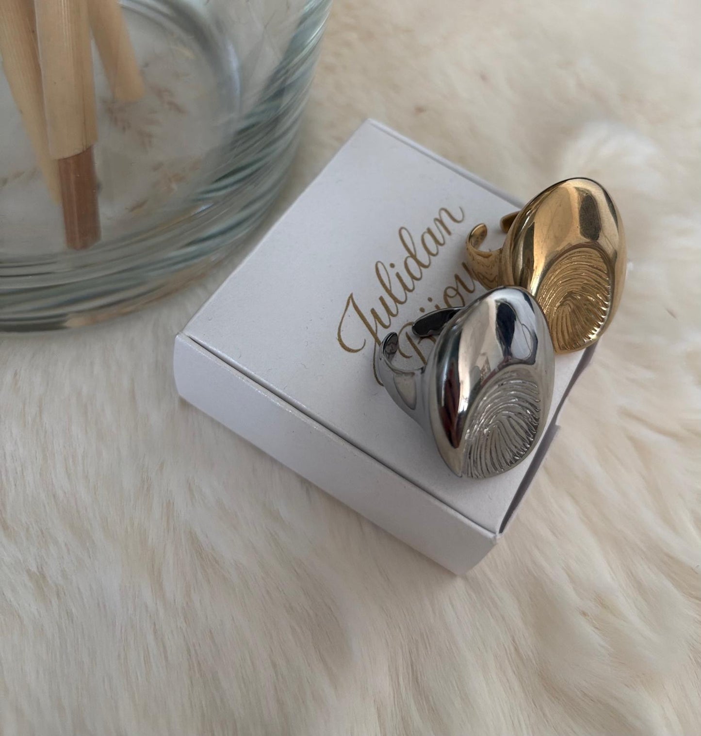 Anello con impronta digitale