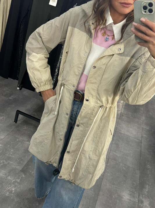 Giacca anti-vento lungo restrengibile con cuolisse