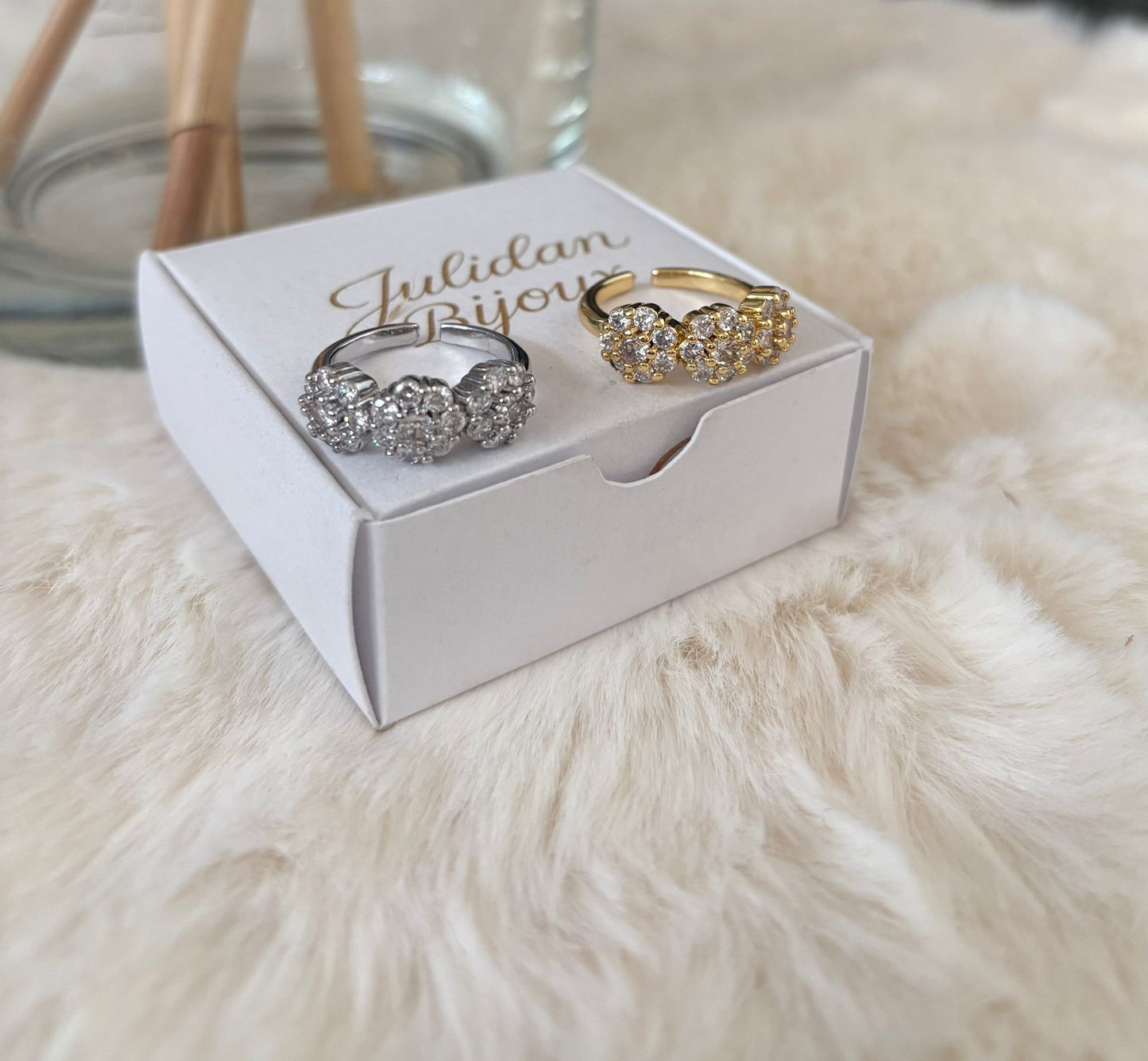 Anello con pavé di strass