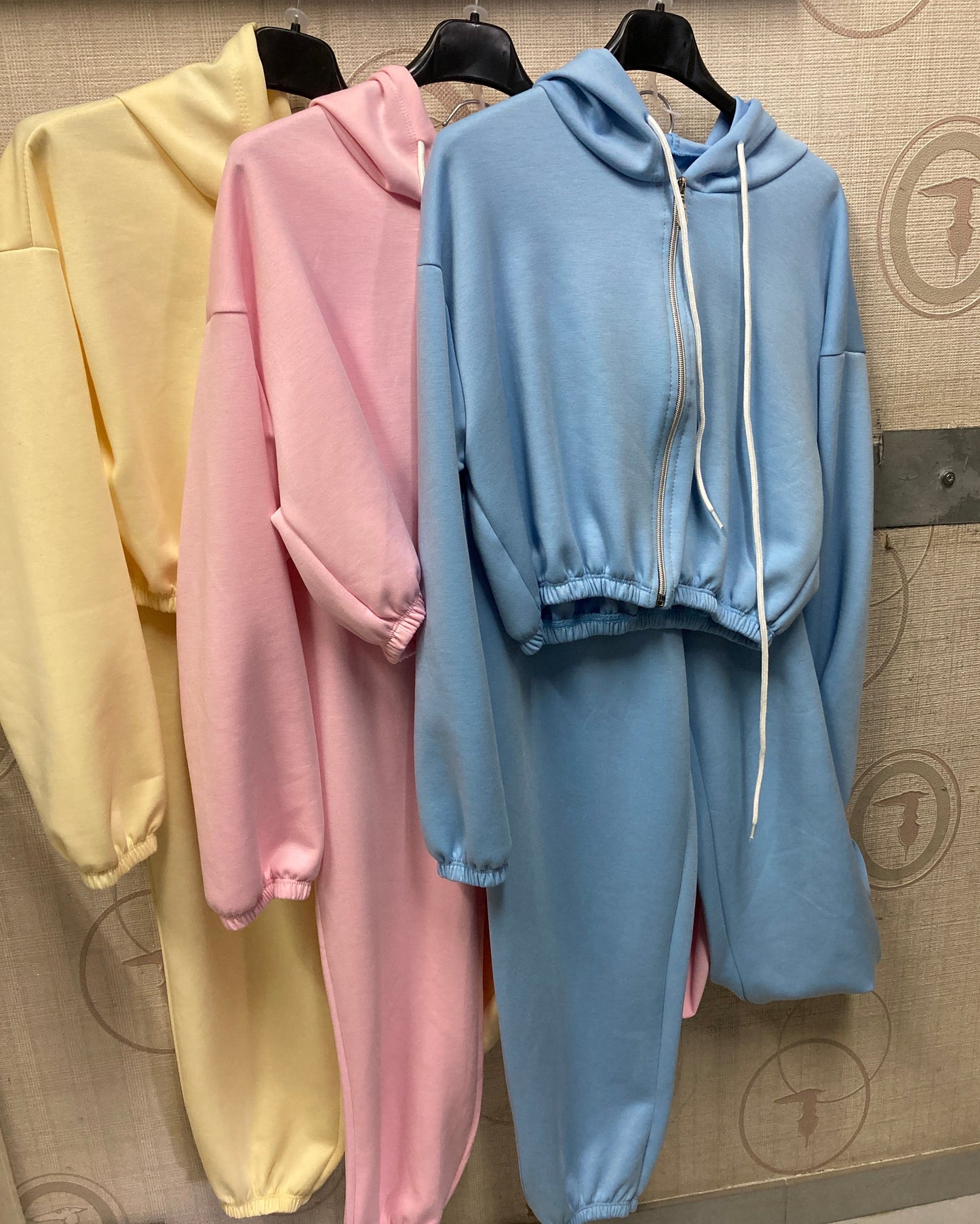 Coordset crop con zip e cappuccio Mora