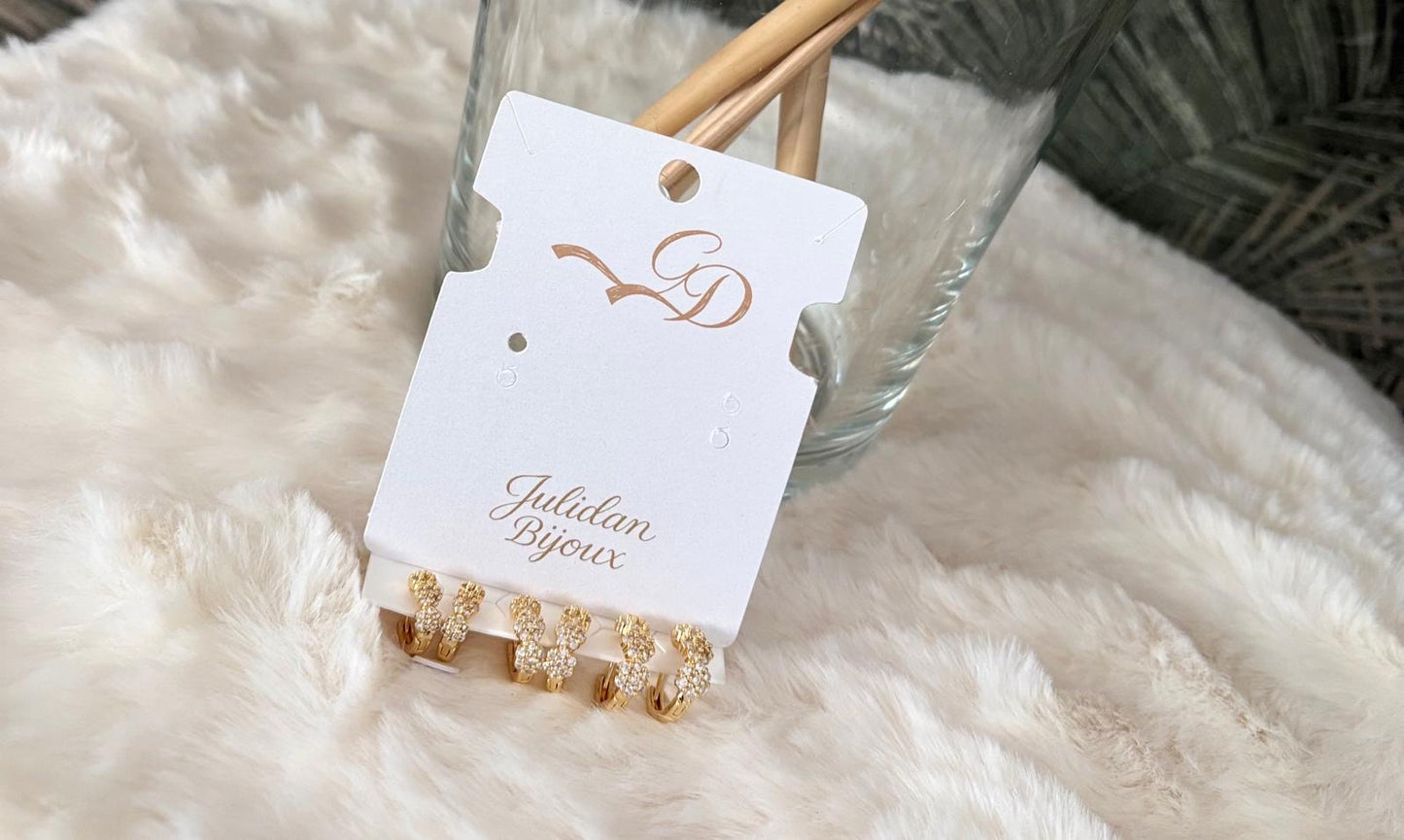 Set orecchini cerchietti con strass e perline