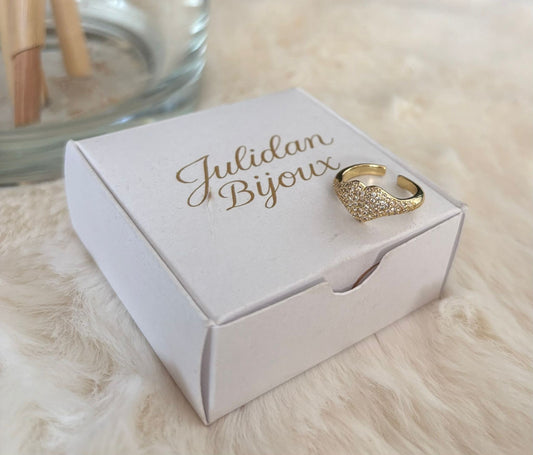 Anello cuore tempestato di piccole pietre scintillanti