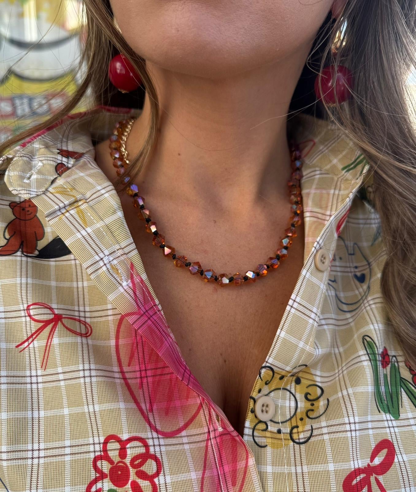 Collana con perline e ciondolo floreale