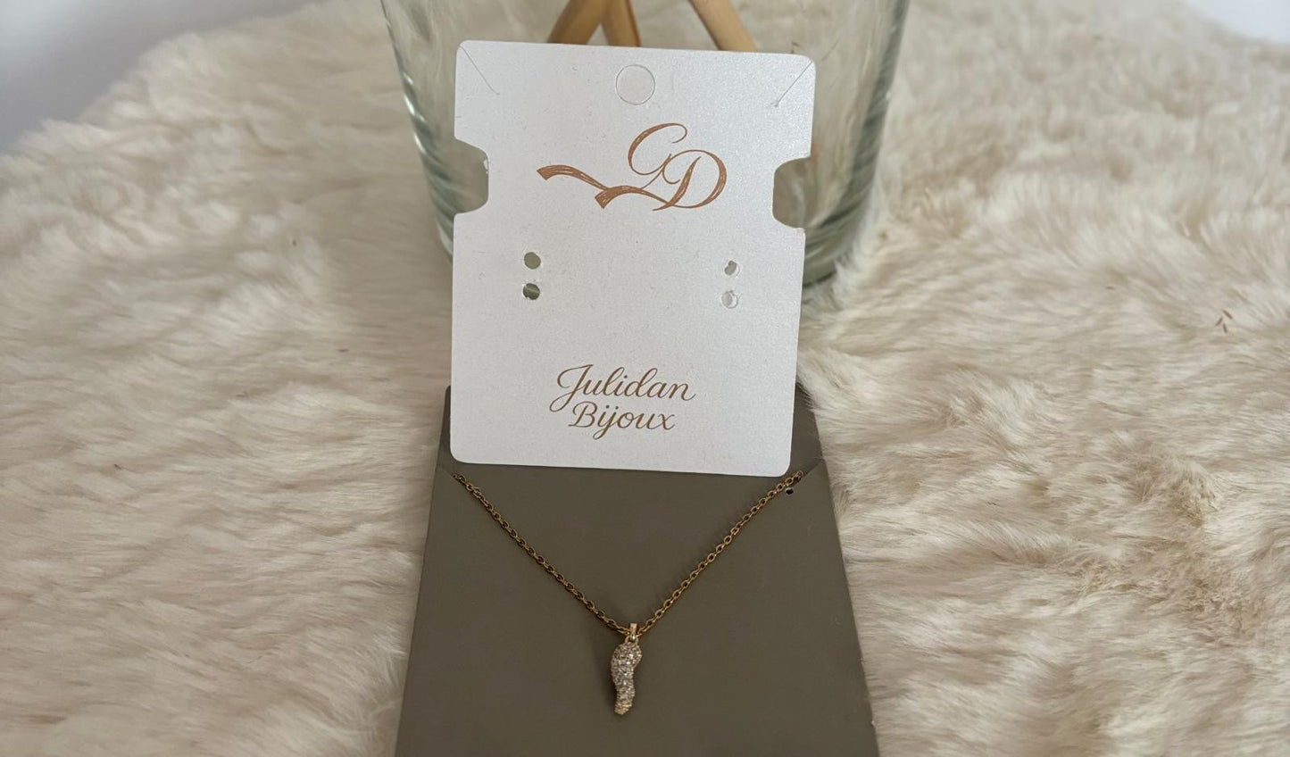 Collana con corno e strass