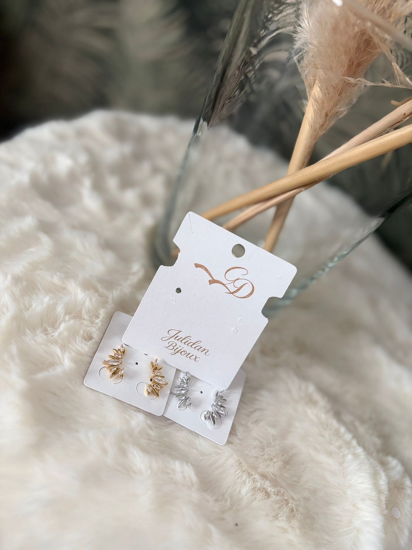 Orecchini piccoli foglie con diamanti