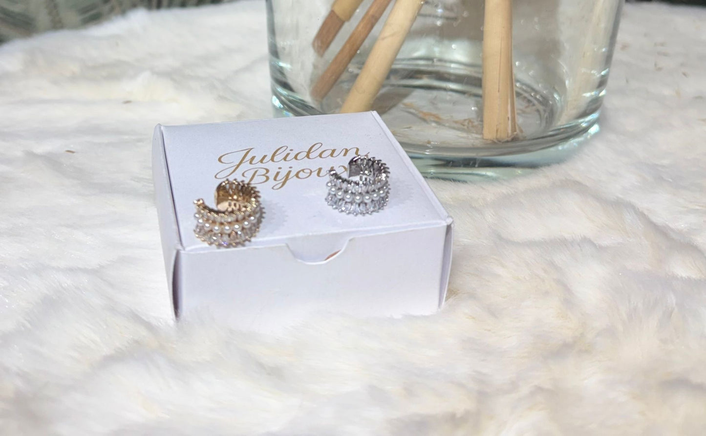 Orecchino clip con strass e perline
