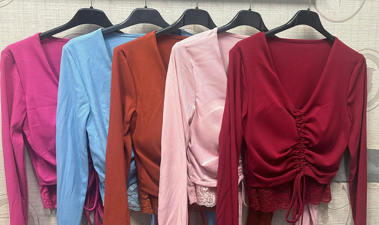 Maglia a costine con arriccio