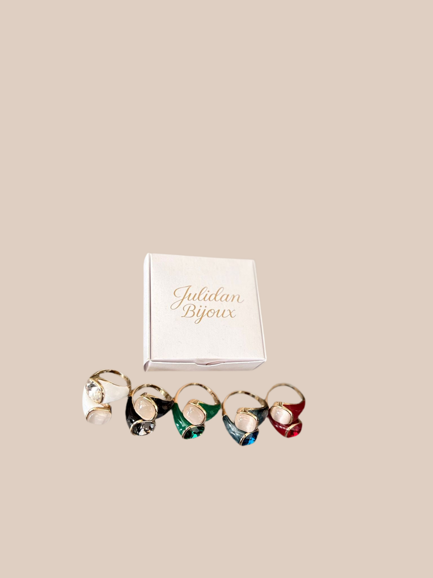 Anello ad incrocio con base oro