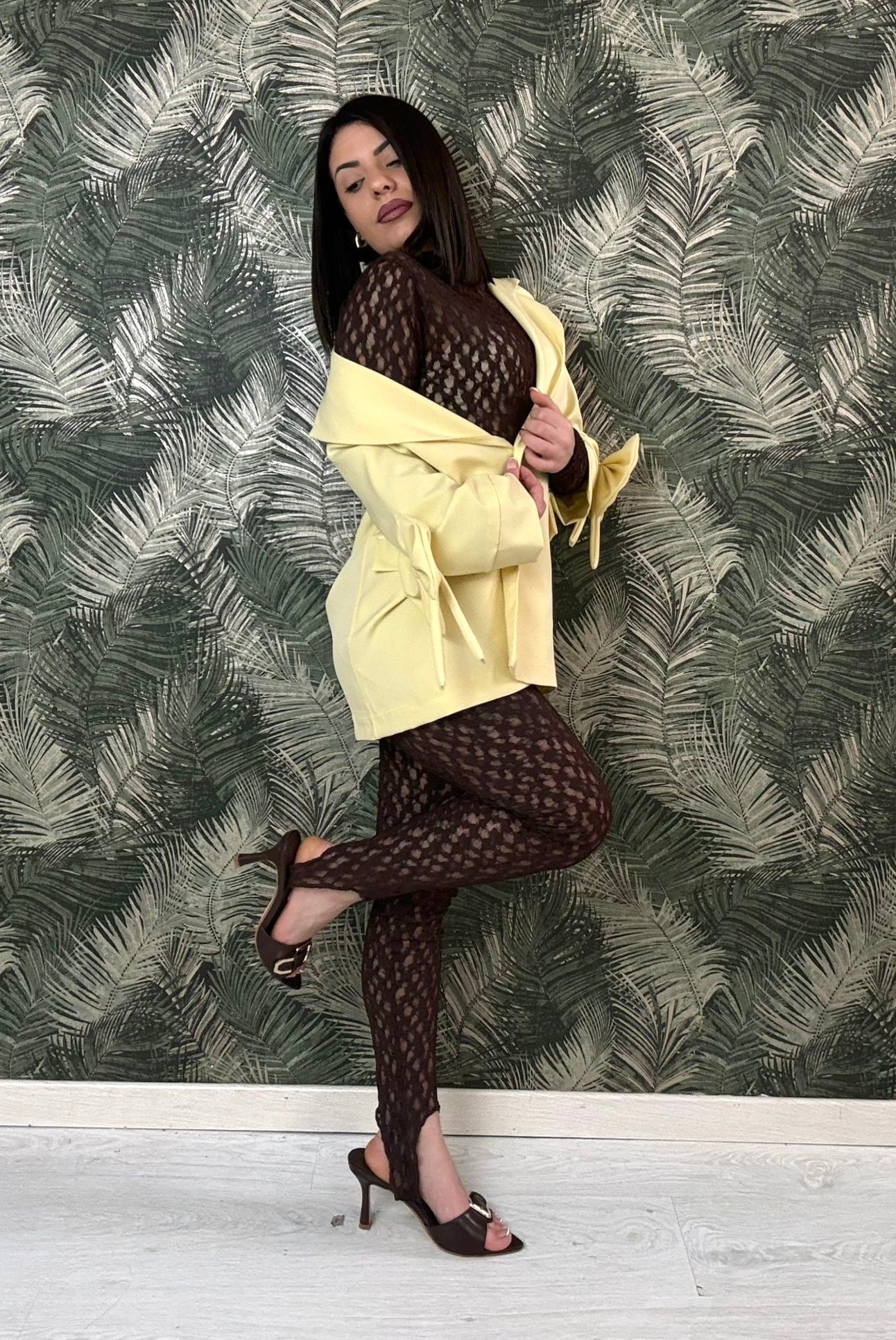 Pantalone merletto con laccio al piede