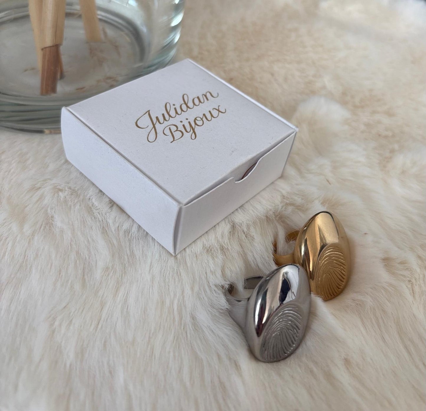 Anello con impronta digitale