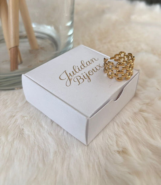 Anello a fascia con motivo a catena