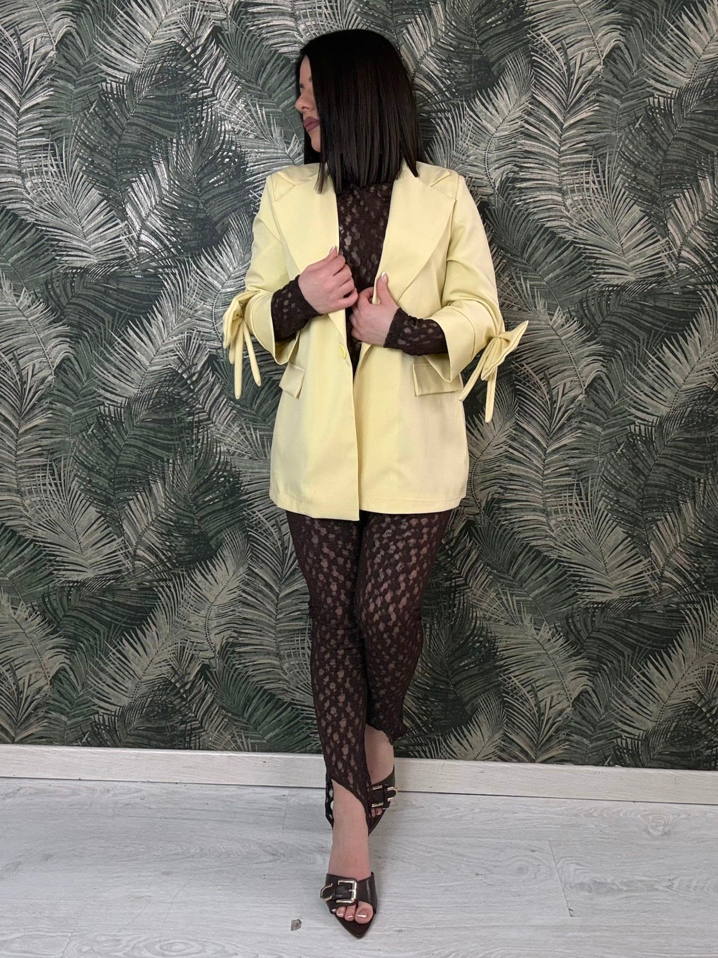 Pantalone merletto con laccio al piede