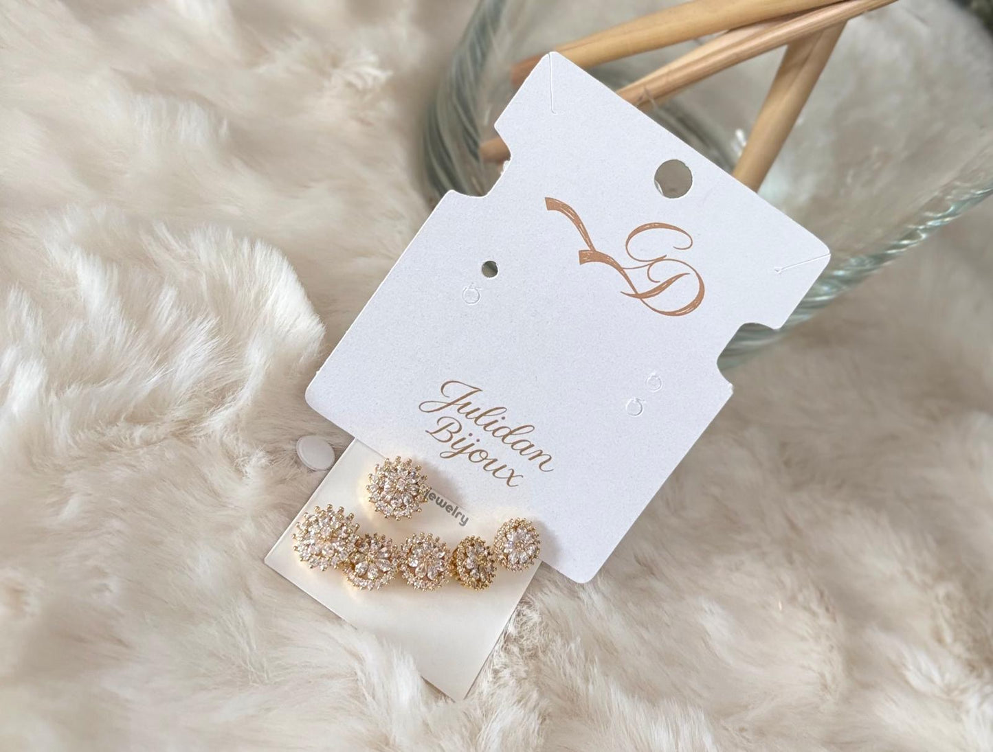 Set orecchini fiore con strass e perline