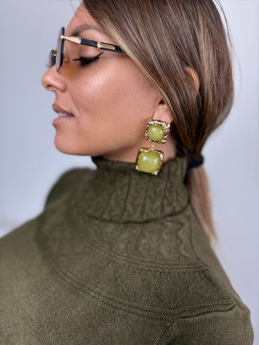 Orecchino a lobo con pietra incastonata