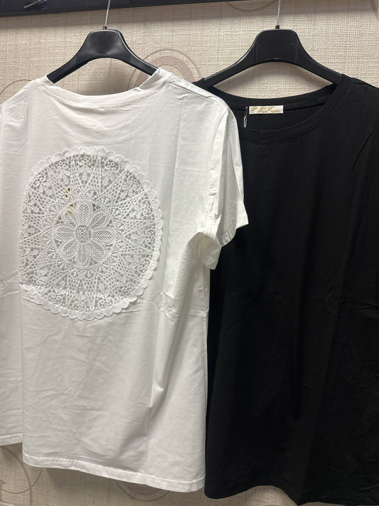 T-shirt basic con retro ricamato