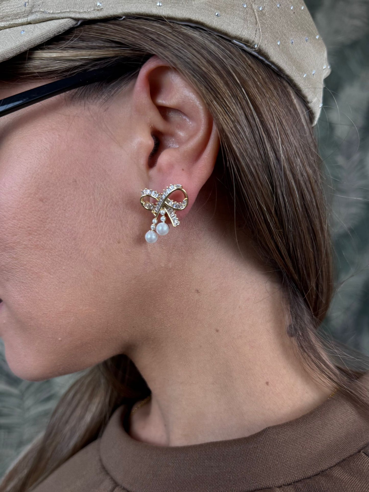 Orecchini fiocco con perline e strass