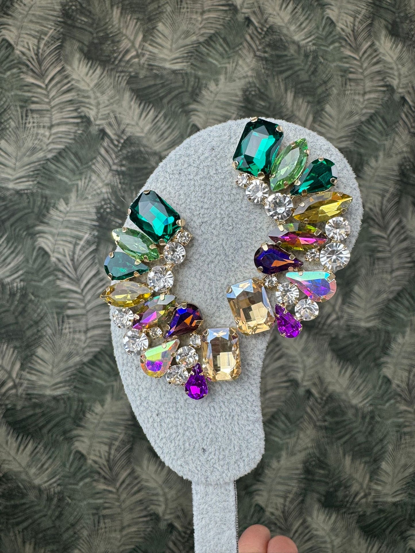 Orecchini a grappolo con pietre incastonate