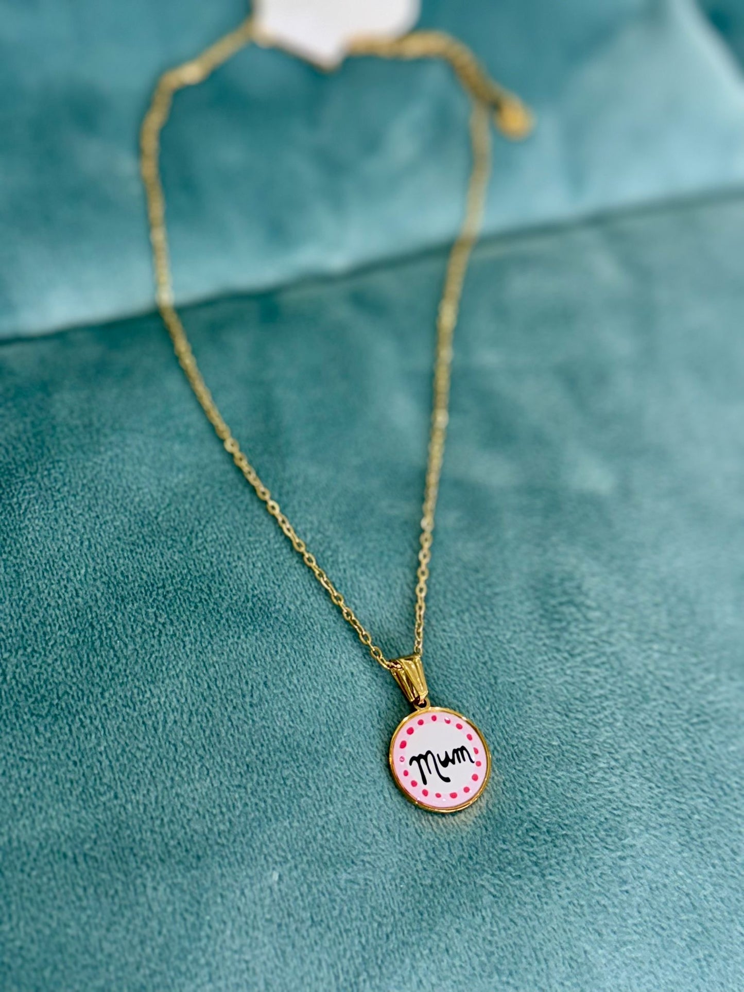 Collana Simbolika con ciondolo significativo base oro