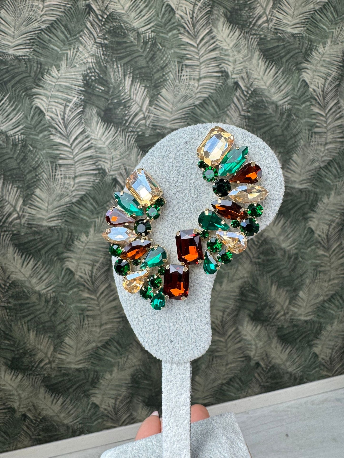 Orecchini a grappolo con pietre incastonate