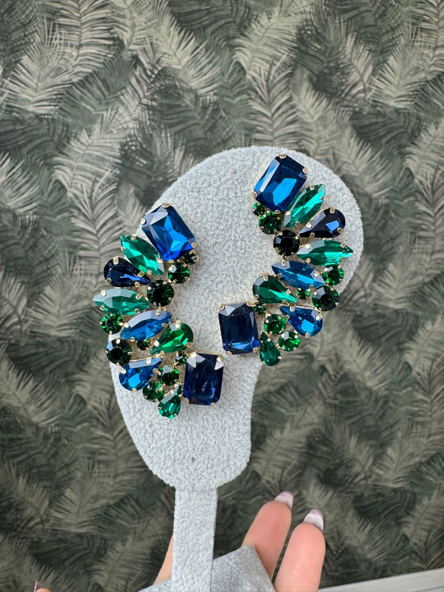 Orecchini a grappolo con pietre incastonate