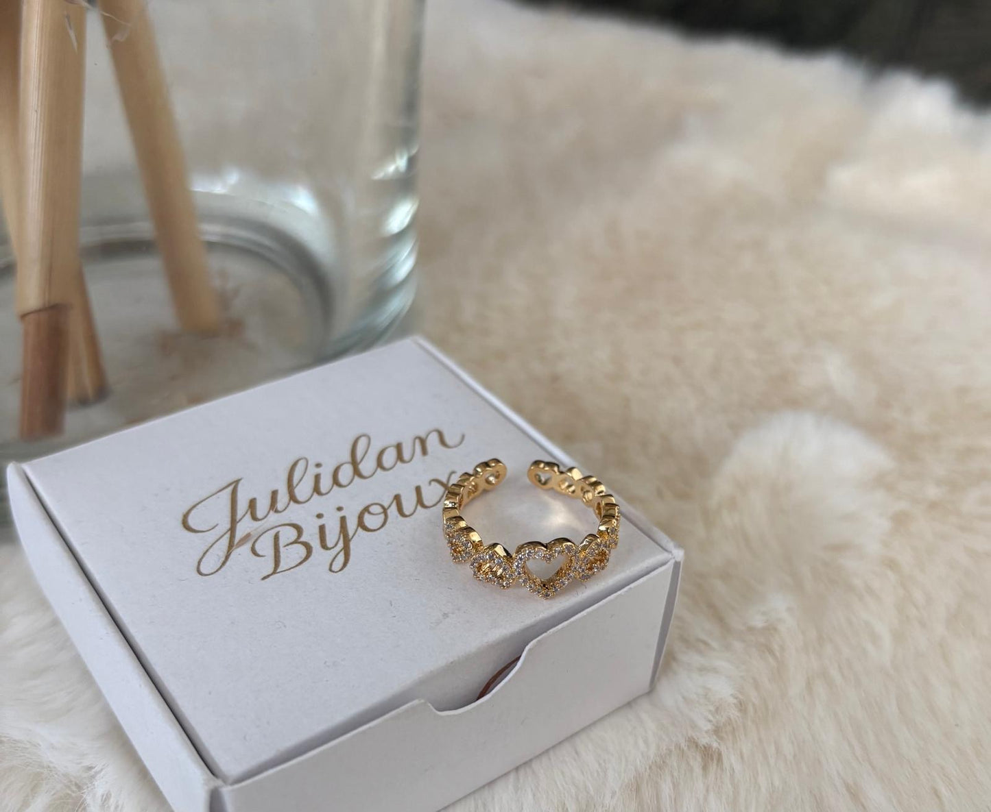 Anello con cuori tempestato di brillantini