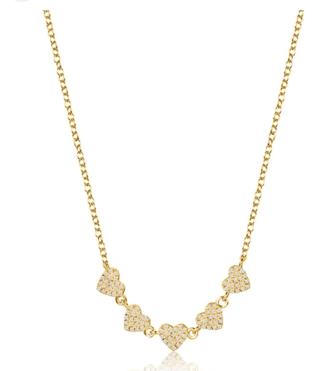 Collana con cinque cuori in pavè di diamantini base oro