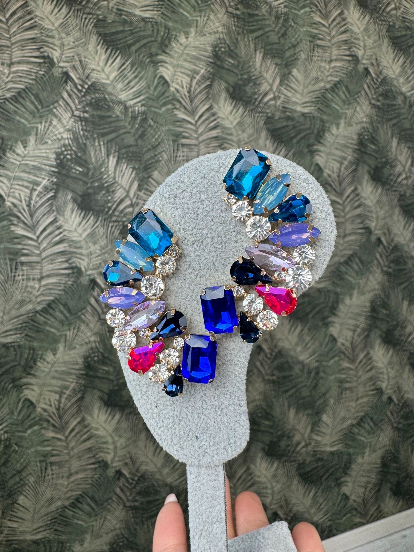 Orecchini a grappolo con pietre incastonate