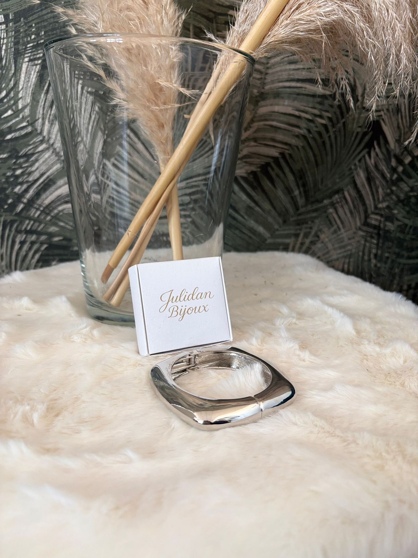 Bracciale rigido forma quadrata