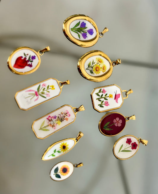 Ciondolo Simboliko con significato fiori base oro