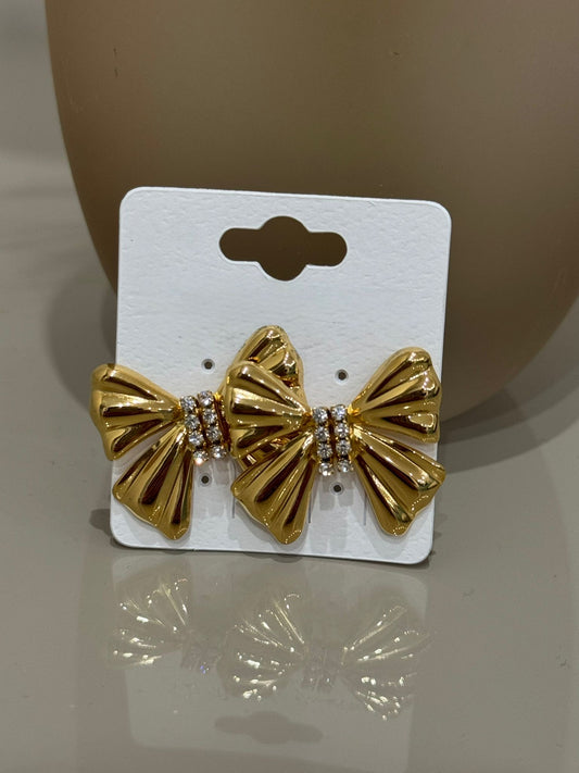 Orecchini fiocco effetto lucido con strass centrali base oro