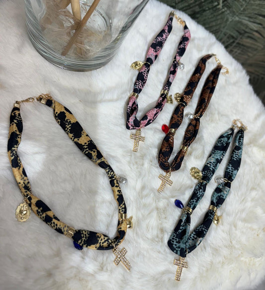 Collana foulard con croce strass promo