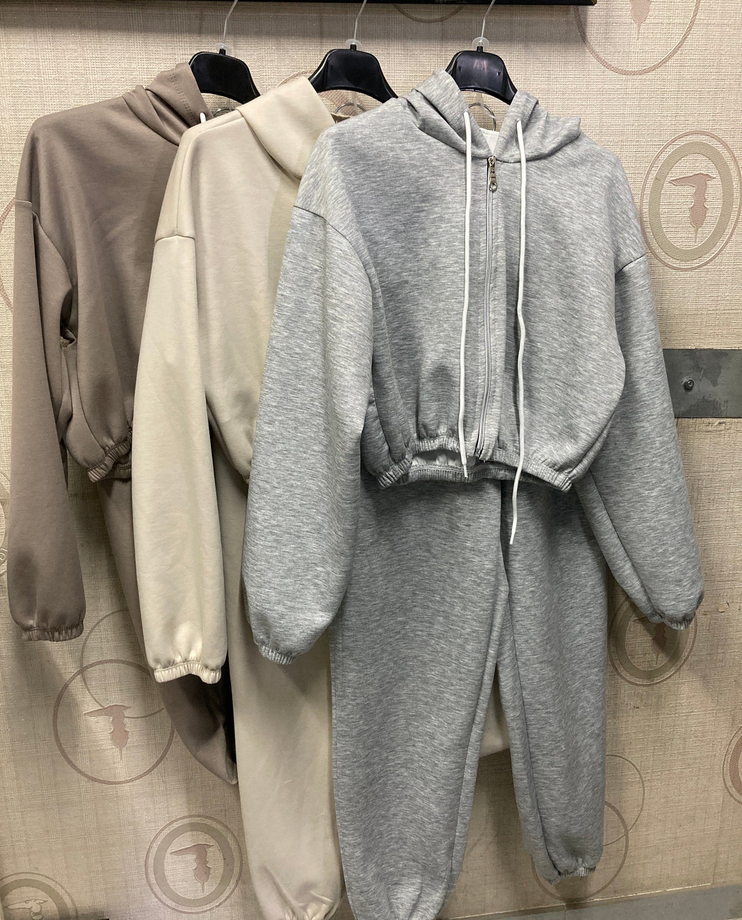 Coordset crop con zip e cappuccio Mora