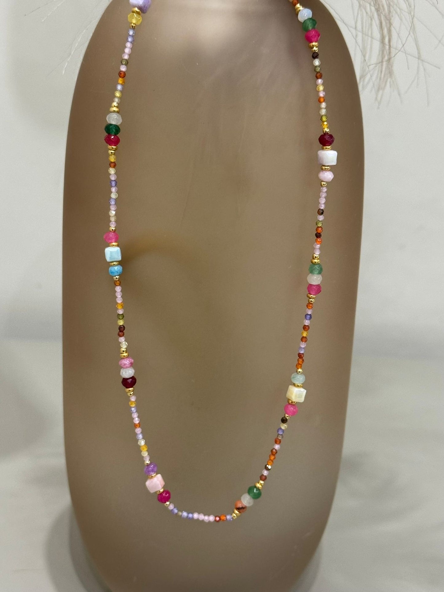Collana artigianale composta da pietre dure,cristalli e piccole perle