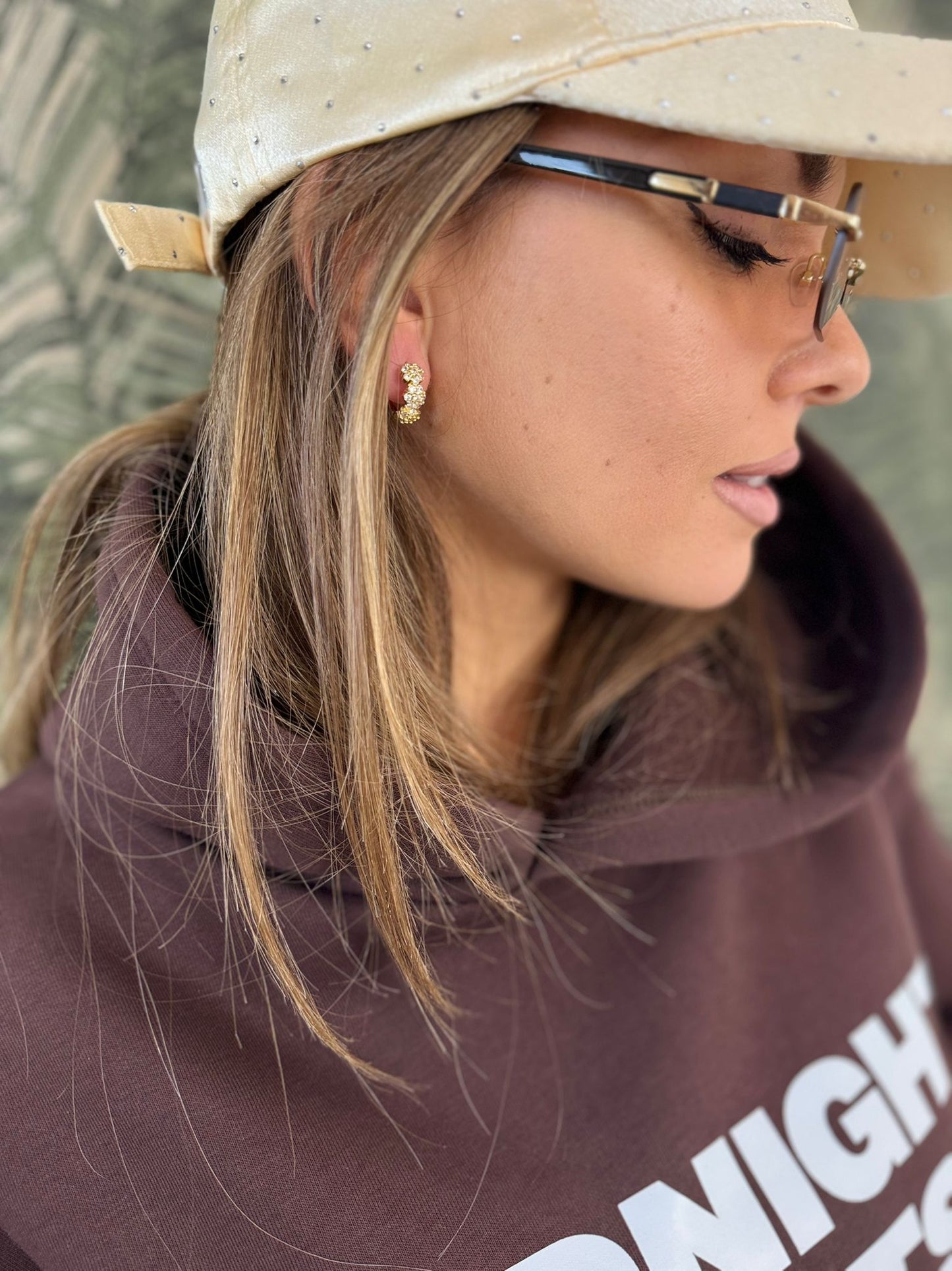 Set orecchini cerchietti con strass e perline