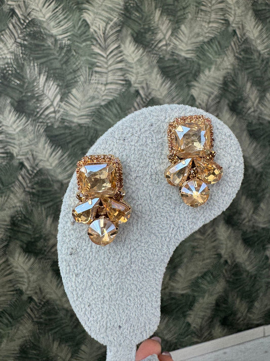 Orecchini a lobo con cristalli