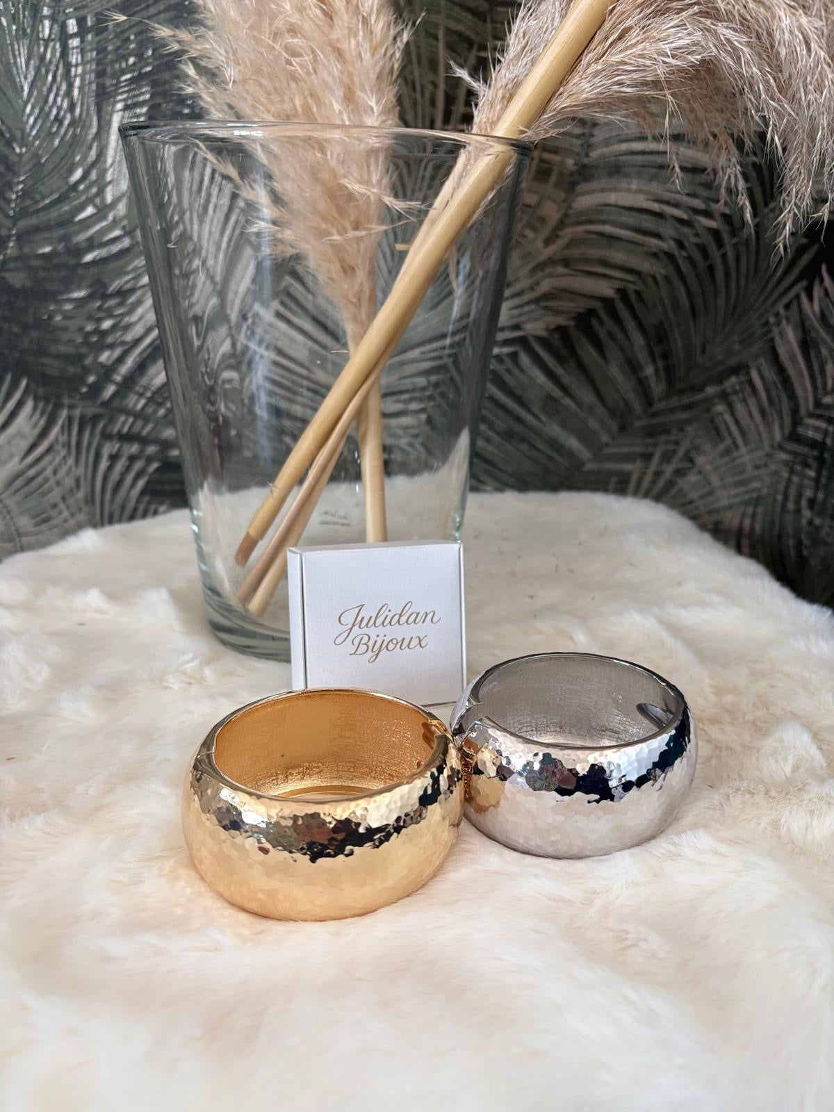 Bracciale a fascia martellato