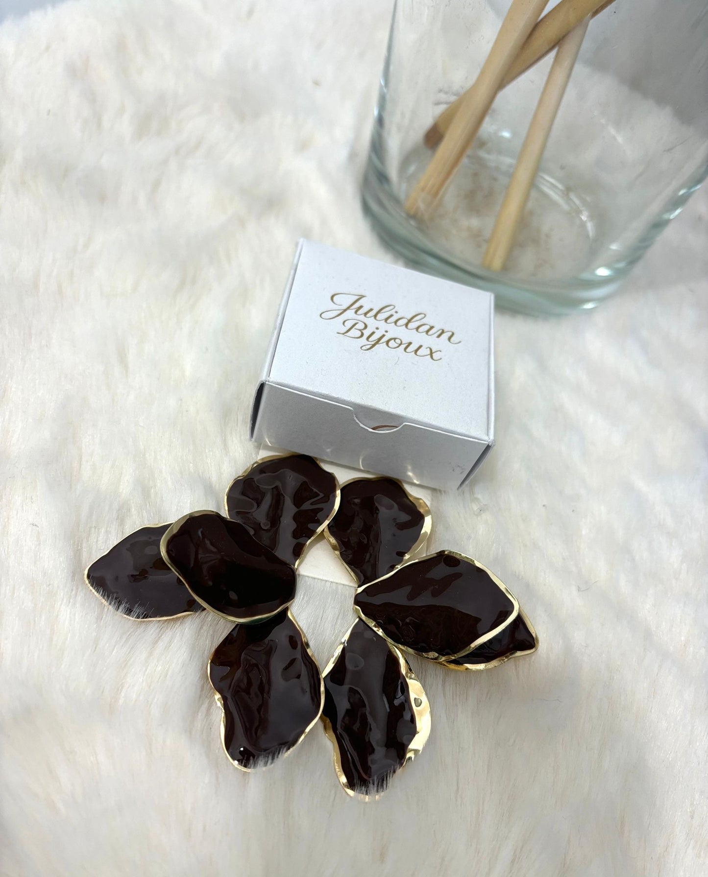 Orecchini mod.foglia grandi base oro