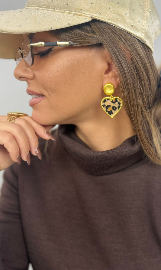 Orecchini pendenti a cuore e stampa Leopard