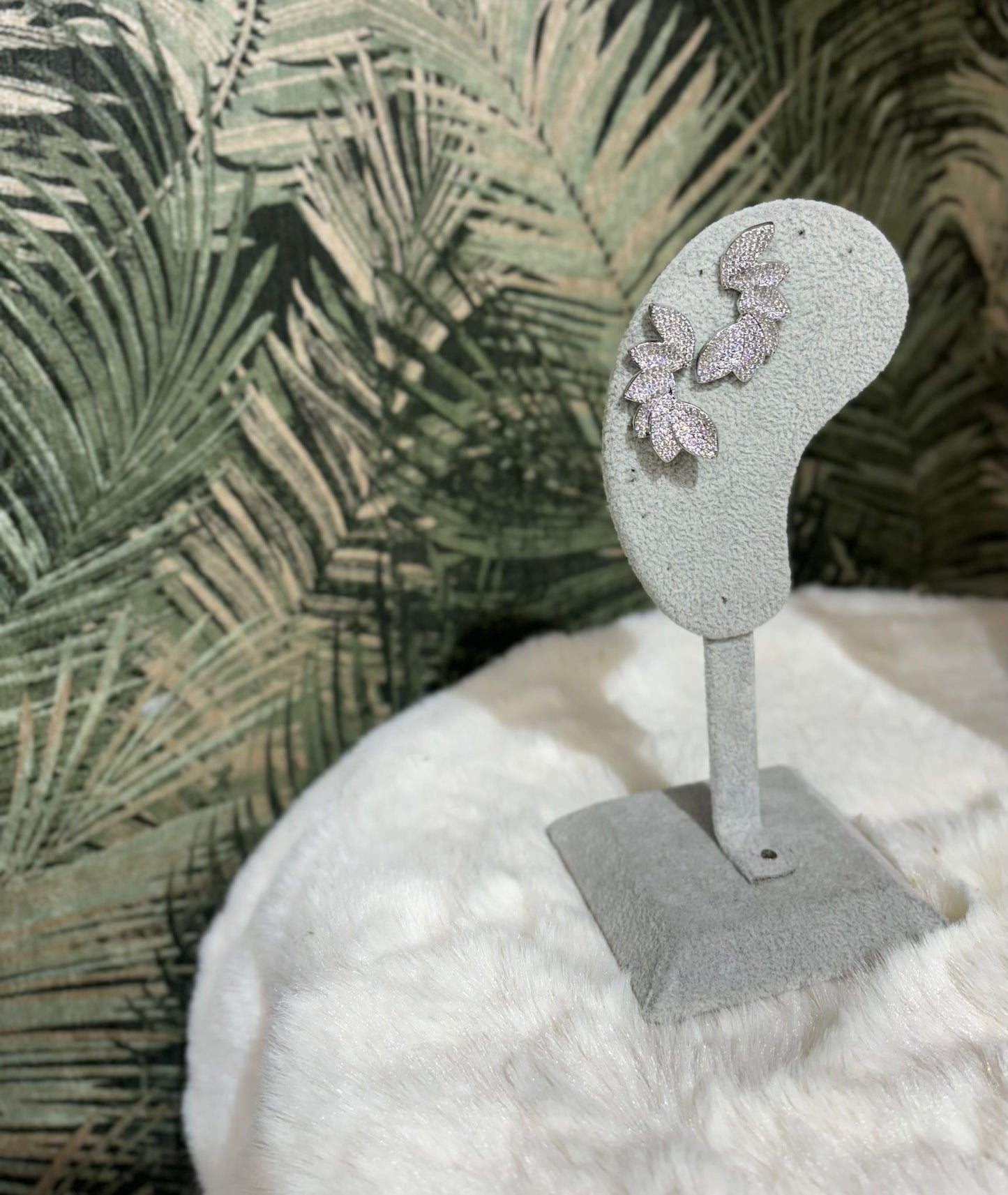 Orecchini mod.foglia grandi con strass