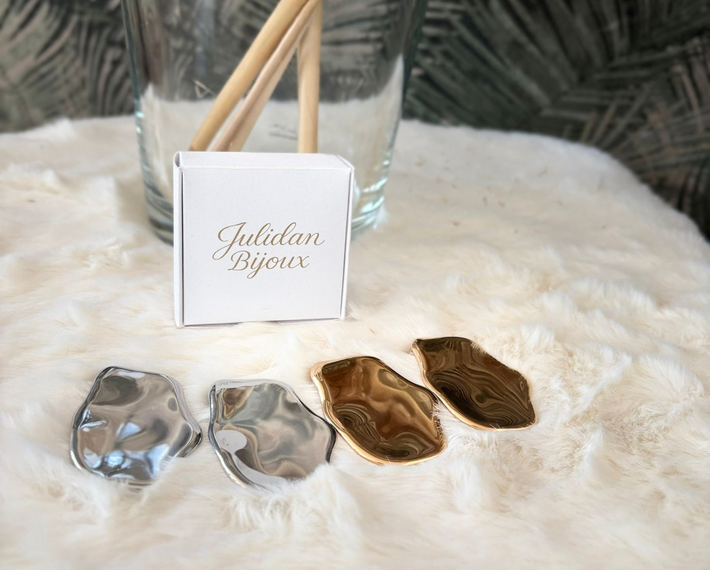 Orecchini placcati con design a cupola