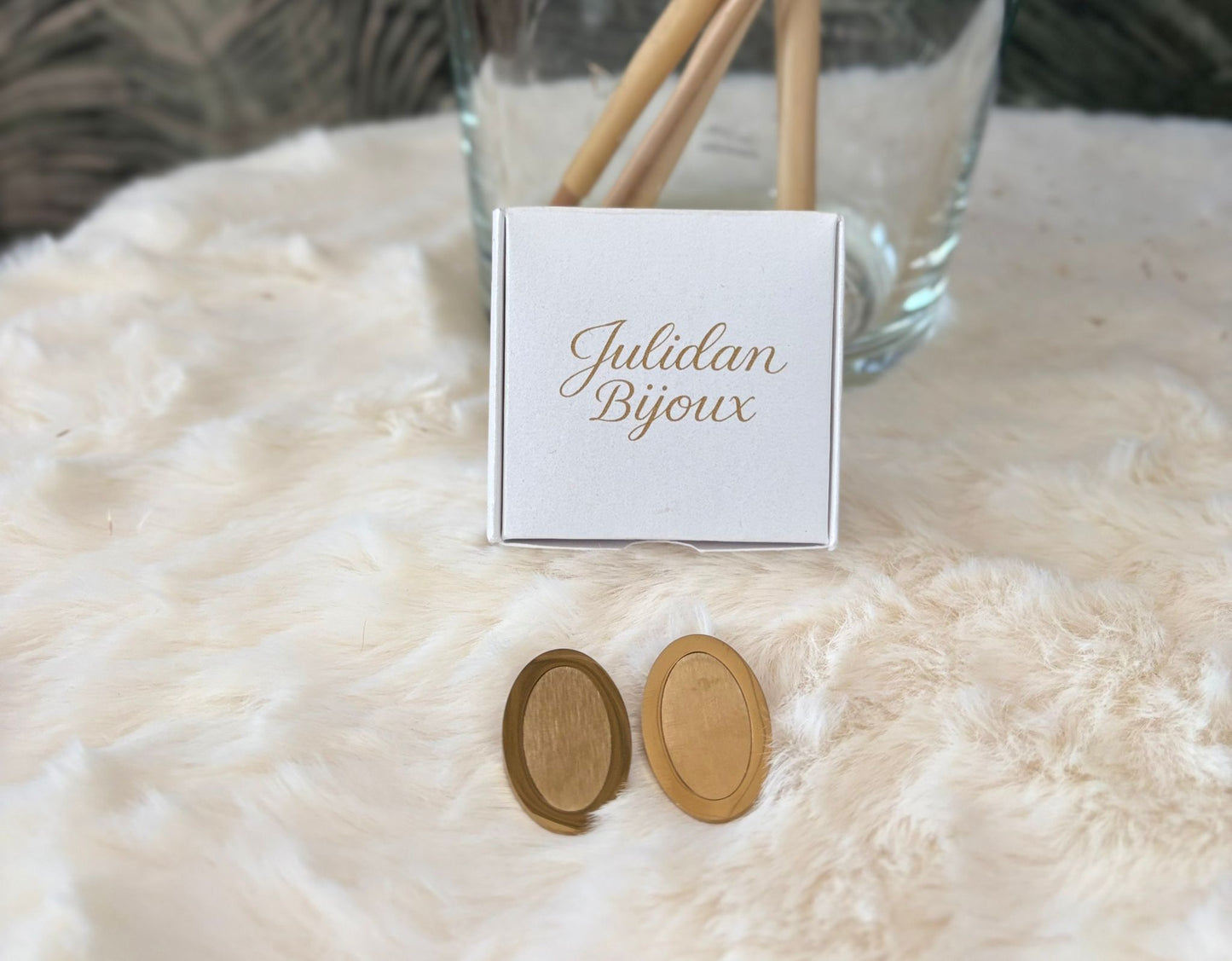 Orecchini ovale in metallo placcato oro