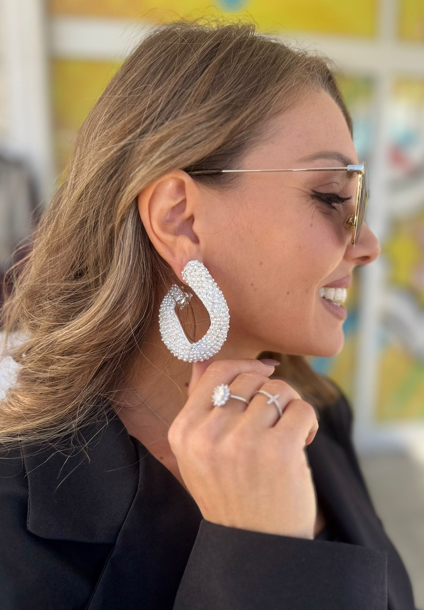 Orecchini con strass e perle finte