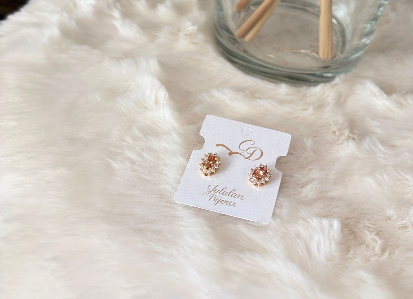 Orecchino vintage con rubini e diamantini